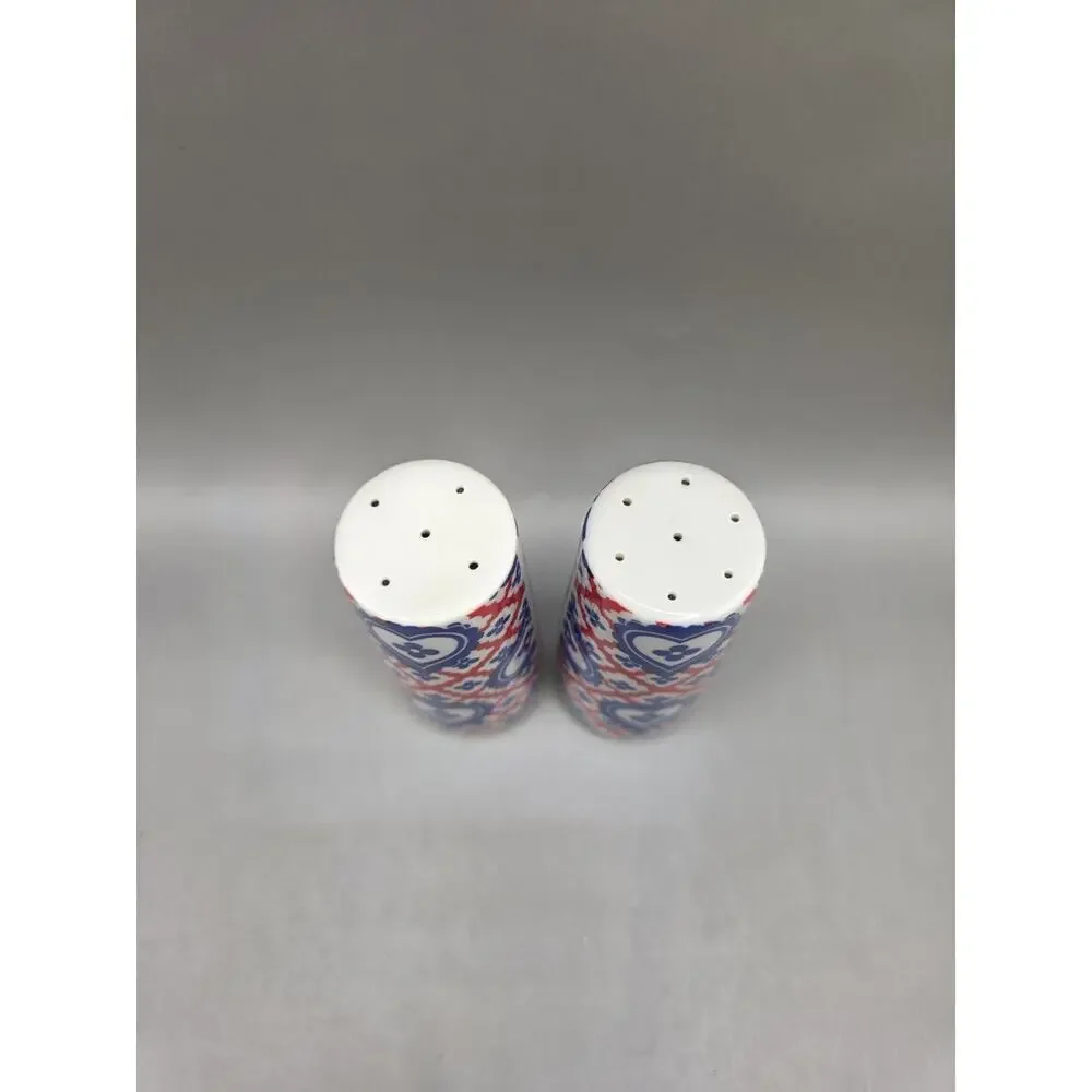 Vintage Taste Setter Collection Lattice Hearts Salt and Pepper Shakers Set
